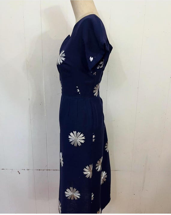 navy blue dress with daisies 1950s ALIX of MIAMI Daisy Embroidered Navy Linen Dress