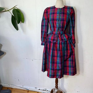 Vestido japonés a cuadros de seda de los años 80 con peplum