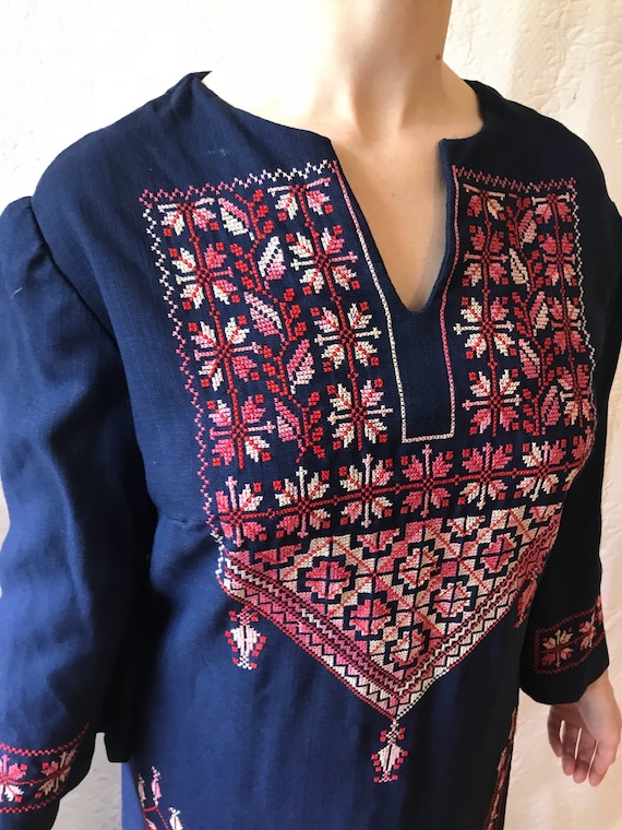 1950s 1960s hand embroidered linen traditional fol