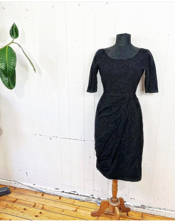 1940s / 1950s S damasked black wiggled dress - image 4