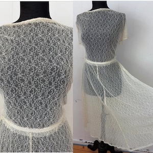 Ljus, krämfärgad guldfärgad stretchklänning i spets från 1980-talet