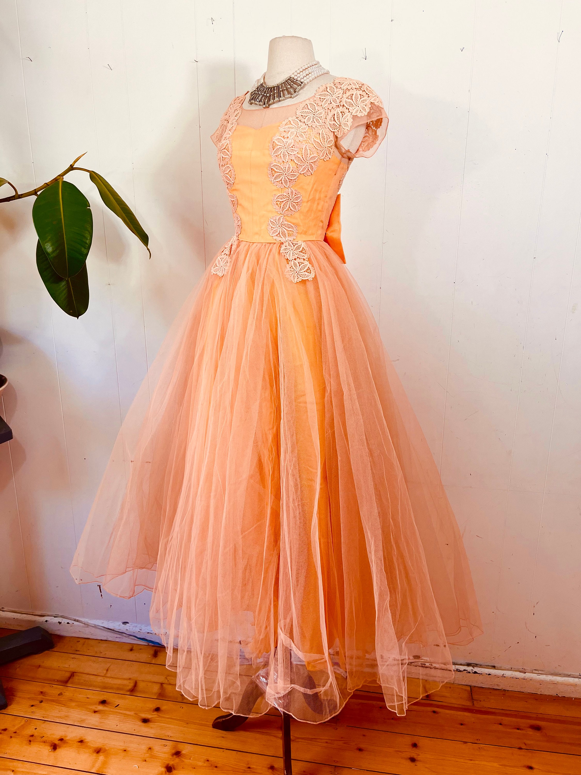 1950s tulle prom dress 1950s Peach Guipure Lace & Tulle Prom Dress
