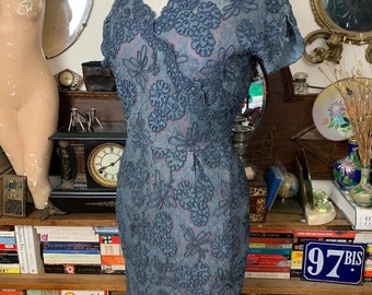 1940er Jahre L Französische blau-graue Spitze, soutache bestickt true vintage 72 / 30 ”Taille