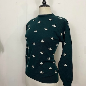 French 80s green embroidered peekaboo sweater