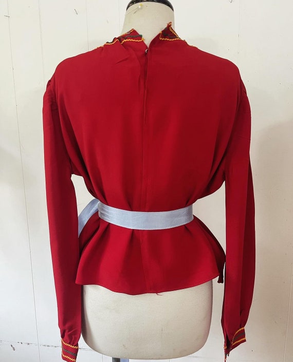 Voluptuous XXL XXxl 1940s brick red rayon blouse - image 8