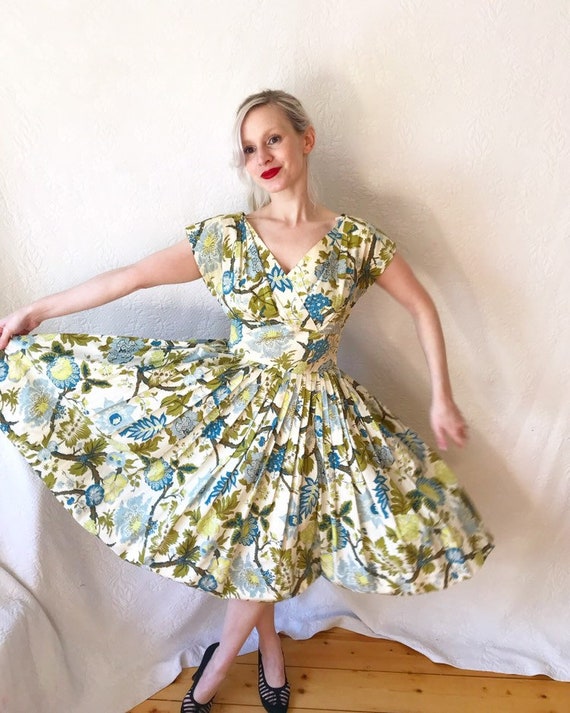 1950s pristine jungle print tropical flowers & fru