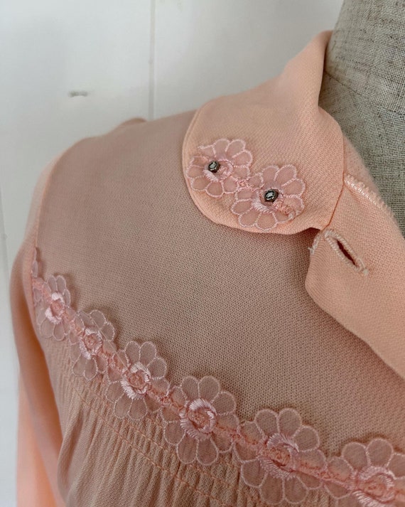 1940s xL/XXL peach long sleeve diamonte collar ra… - image 9