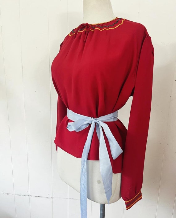 Voluptuous XXL XXxl 1940s brick red rayon blouse - image 1