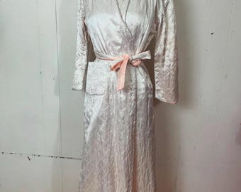 1930s palest pink satin quilted dressing gown robe wrap coat