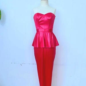 1940s style 1980s slinky stretch peplum dress