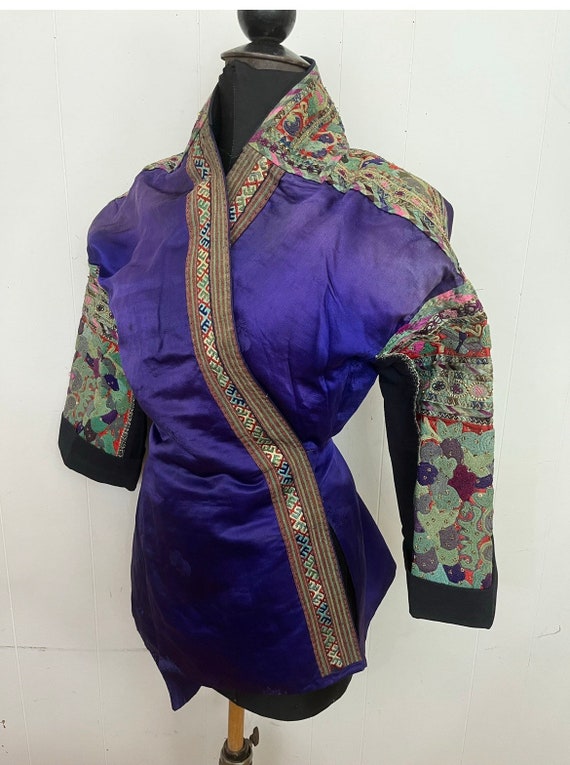 A Rare antique Qing dynasty silk jacket in imperia