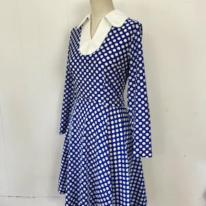 Jolie robe à pois des années 1970 avec col amovible