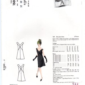 Puede incluir: Patr&oacute;n de costura Vogue vintage 1507 para un vestido en A de una pieza. La ilustraci&oacute;n muestra a una mujer con un vestido negro con cuello en V, guantes y tacones negros. El patr&oacute;n incluye informaci&oacute;n de tallas y metraje.