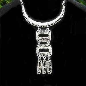 60&#39;s Brutalist Pendant Choker. Unique Sivertone Necklace