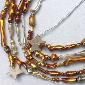 Antike Federbaum-Girlande. Freeform Boho Merkur Glasperle.  Silber und Gold, 4 Füße