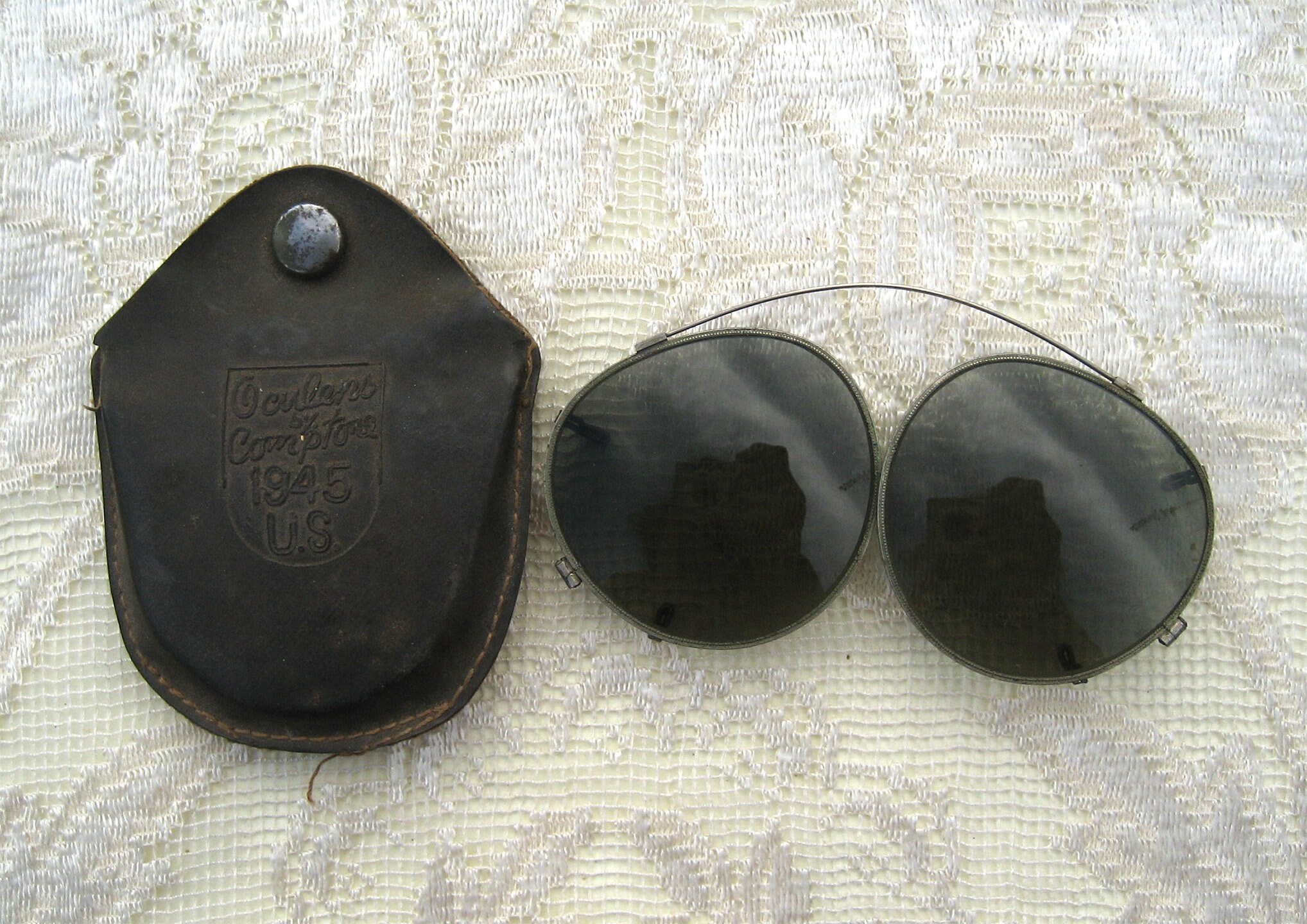 Vintage 40s WWII Era Aviator Clip-on Sunglasses, Oculens by  display picture 3