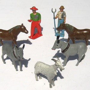 Vintage 50er Jahre Hohlguss Blei Spielzeug Bauernhof Tiere. Bauer, Pferd, Esel, Ziege, Cowboy - England Crescent, Britain&#39;s. 7er Set