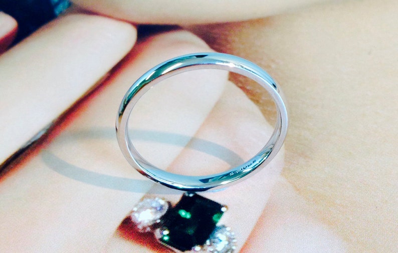 Comfort Fit Court Shape | PLAIN Domed Ladies Handmade Slim /& Simple Wedding Ring 2.6g 2mm 18ct White Gold Band