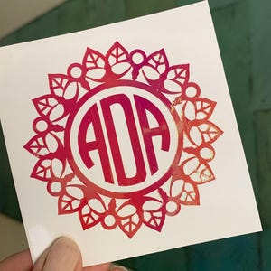 Holografische sticker mandala monogram - vinyl monogram sticker, monogram beker sticker, monogram auto sticker, gepersonaliseerde mandala sticker, mandala