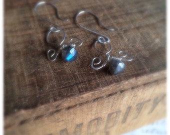 Labradorite Statement Earrings, Handmade Fine Silver Earrings, Trillion Labradorite Earrings, 925 Silver Hammered Chandeliers,