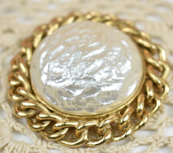 Sarah Coventry Brooch Baroque Goddess Gold Tone  … - image 3