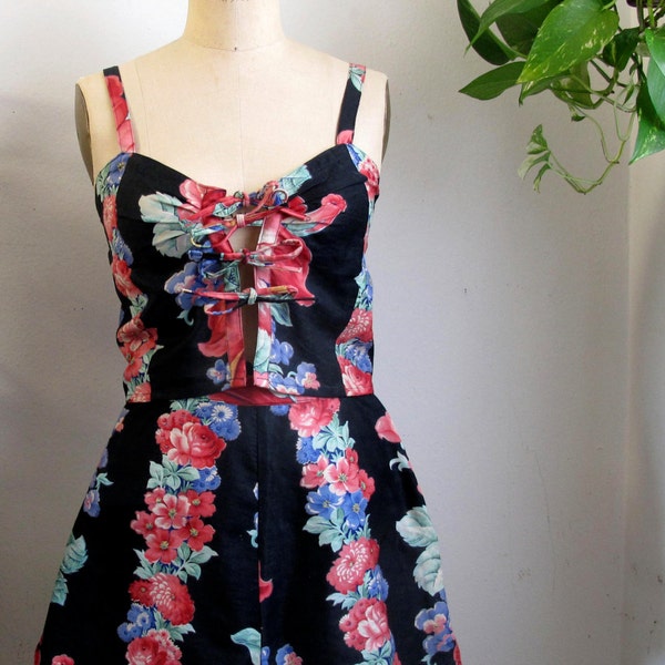 Rare 2-piece. Vintage tie top and high waisted shorts black flowers