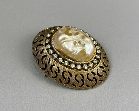 Har brooch deals