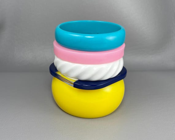 1980s Plastic Bangle Bracelet Stack. Please Read … - image 1
