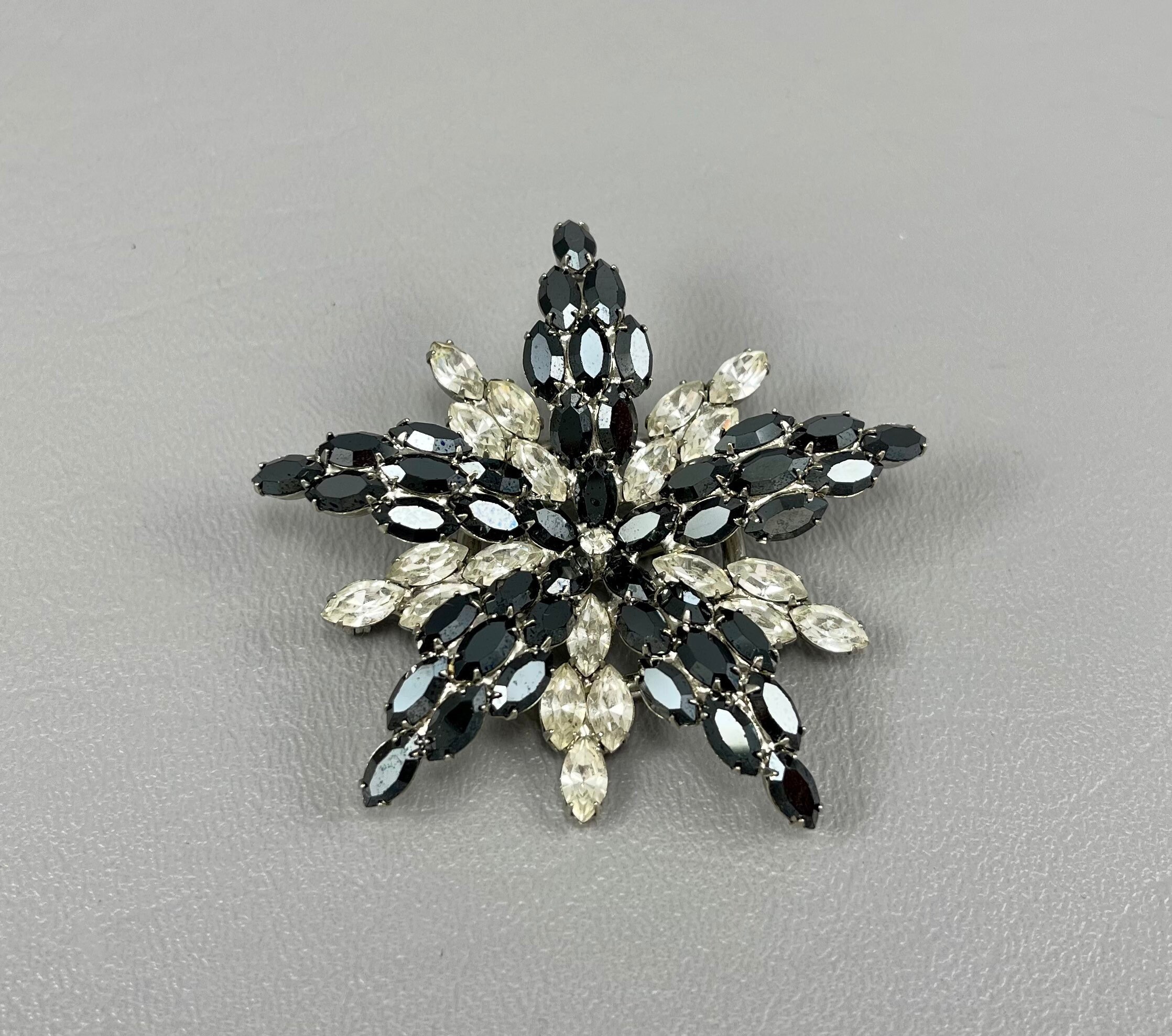 の 人気アイテムランキング 1950s Vintage Black Brooch Flower Rhinestone Glass Clear and アクセサリー