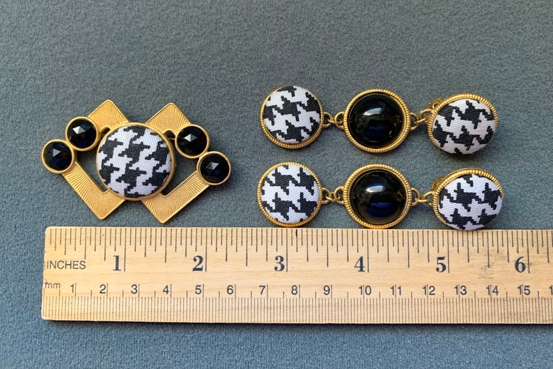 Free shipping. Black and White Houndstooth Fabric Goldtone 1980\u2019s Brooch and Clip Earrings Set
