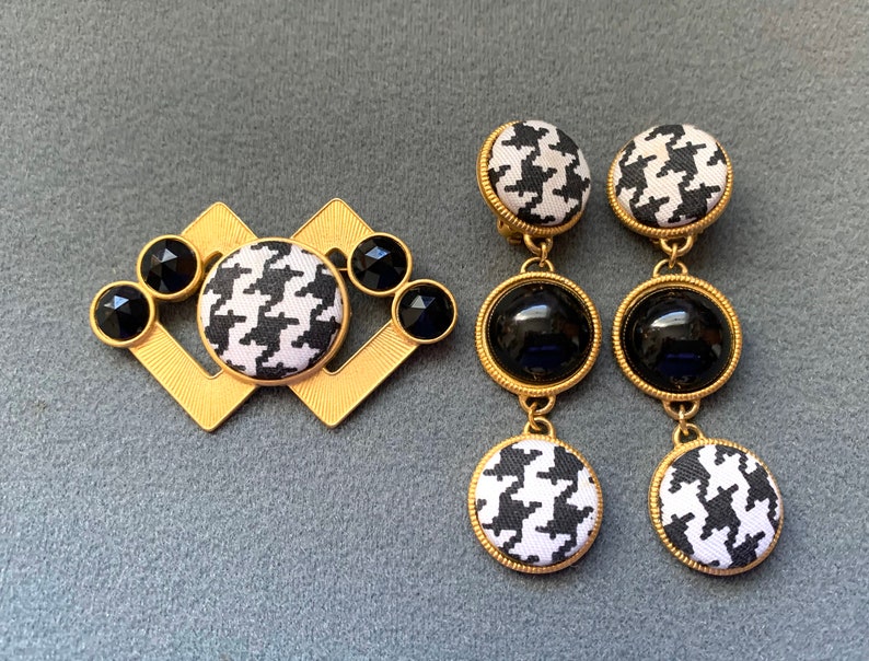Free shipping. Black and White Houndstooth Fabric Goldtone 1980\u2019s Brooch and Clip Earrings Set