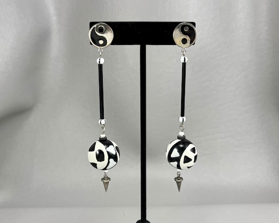 Big 1980s Black and White Post Pierced Earrings-4… - image 1