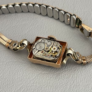 Montre Femme Art Déco Tavannes - Or Jaune 14 Carats, Diamants Et Rubis Synthétiques