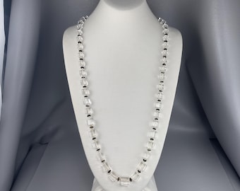 Collier cube transparent des années 30 et perles de verre noires 40 pouces de long. Veuillez lire la description. Livraison gratuite.