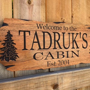 Outdoor Sign, Rot Resistant, Wooden Carved Cabin Sign, Pine Trees, Camp Sign, Weekend Camping, Lakehouse Sign, Cottage Sign, Benchmark Signs immagine 3