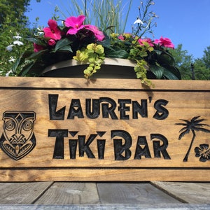 Custom Carved Wooden Tiki Bar Sign, Personalized Luau Decor imagem 2