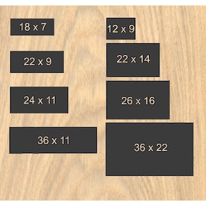 Pode incluir: Oito ret&acirc;ngulos pretos com texto branco indicando as dimens&otilde;es em polegadas. Est&atilde;o dispostos sobre uma superf&iacute;cie de madeira castanha clara. As dimens&otilde;es variam de 18 x 7 polegadas a 36 x 22 polegadas (aproximadamente 91 x 56 cm).