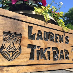 Custom Carved Wooden Tiki Bar Sign, Personalized Luau Decor imagem 5