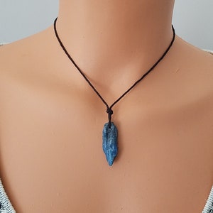 Raw Kyanite Necklace, Raw Kyanite Pendant, Raw Crystal Jewelry, Healing Crystals, Bohemian Necklace, Chic, Quartz Necklace, Bridesmaid