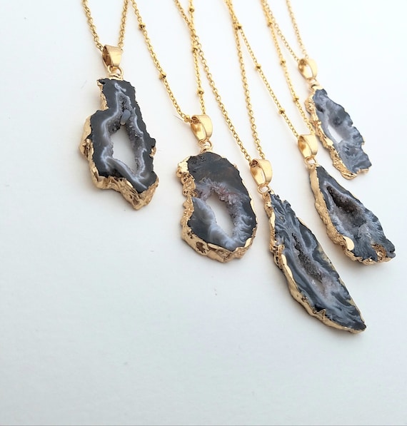 Collier Doré Avec Pendentif Quartz Naturel Druzy Triangle - 47 Cm, Pierre Chakra, Laiton, Neuf Avec étiquettes