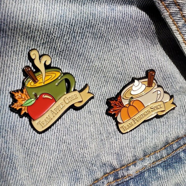 Team Pumpkin Spice VS Team Apple Cider Enamel Pins | | d’automne Automne