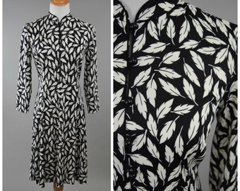 60s/70s Black & White Novelty Print Feather Leaf Dress // Nehru Mandarin Stand Collar, A-Line Skirt, Front Buttons // Chic Mod Disco Fashion