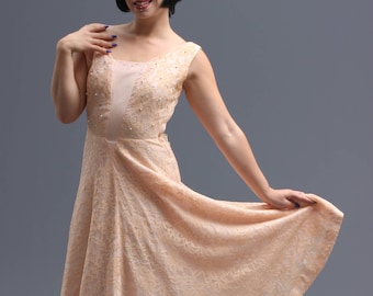 50s Pink Lace Fit & Flare Cocktail Dress // Falda Completa, Abalorios, Lentejuelas, Piedras de Rin // Romántico Pinup Bombshell Estilo // Como está herido, XS