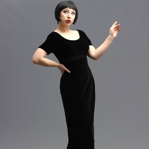 50s Black Velvet Cocktail Dress // Wide Boat Neck, Nipped Waist, Satin Bow Detail // Femme Fatale Pinup Bombshell Fashion // Sz Small