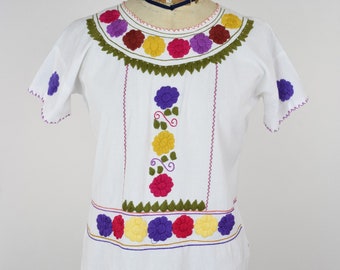 Vtg Mexican White Cotton Linen Shirt w Floral Embroidery // Ethnic Folk Peasant Top, Woodstock Boho Hippie Tunic Blouse