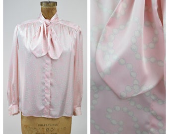 80s Pastel Pink & White Pearls Novelty Print Jabot Bow Blouse // High Femme Art Hoe, Cottage Core Kawaii Style
