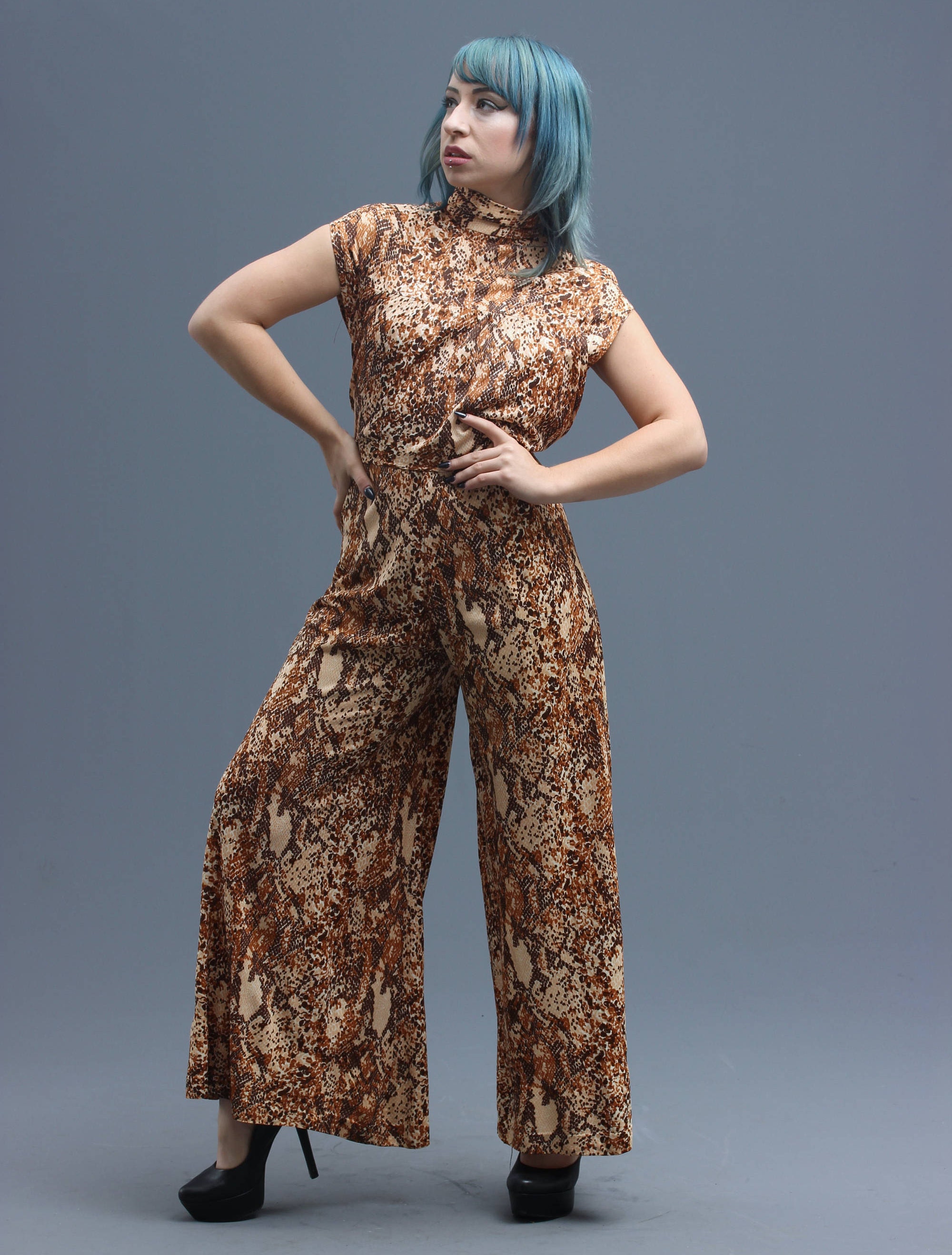 60s style jumpsuit Cinosural International School