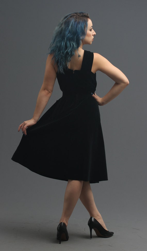 50s Black Velveteen Pinafore Style Dress // A-Lin… - image 2