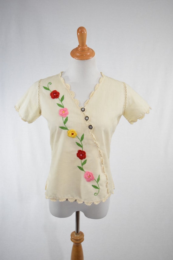 Vtg Linen Top with Floral Embroidery, Crochet Scal