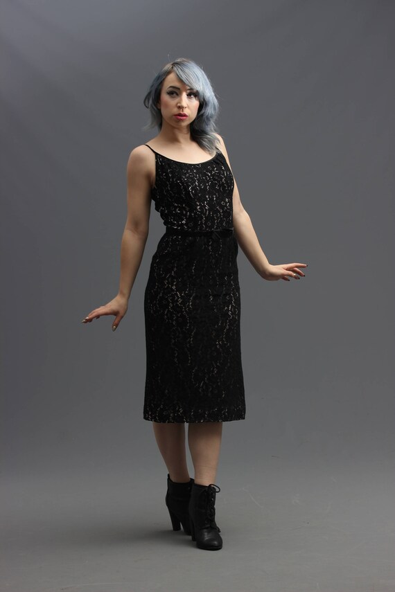 50s Black Lace Illusion Wiggle Dress w Pink Laven… - image 2